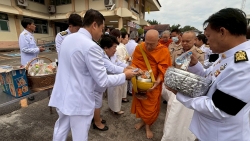 LINE_ALBUM_งานราชพิธีวันที่ 5 ธันวาคม 2568_251208_2.jpg - เทศบาลตำบลสันป่าตอง ได้เข้าร่วมพิธีเนื่องในวันคล้ายวันพระบรมราชสมภพพระบาทสมเด็จพระบรมชนกาธิเบศร มหาภูมิพลอดุลยเดชมหาราช บรมนาถบพิตร วันชาติ และวันพ่อแห่งชาติ 5 ธันวาคม 2568  | https://www.sanpatong.go.th